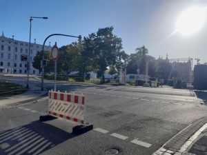 Das Bild zeigt die Sperrung der Graf-Schack-Allee zum Bürgerfest