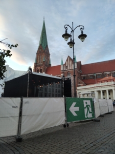 Das Bild zeigt einen Notausgang im Backstagebereich der Bühne am Marktplatz